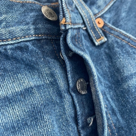 Levi's 501 distressed jean short - Picture 8 of 8